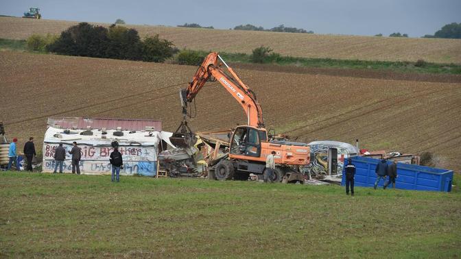 Destruction du camp de Norrent Fontes - Photo La Voix du Nord